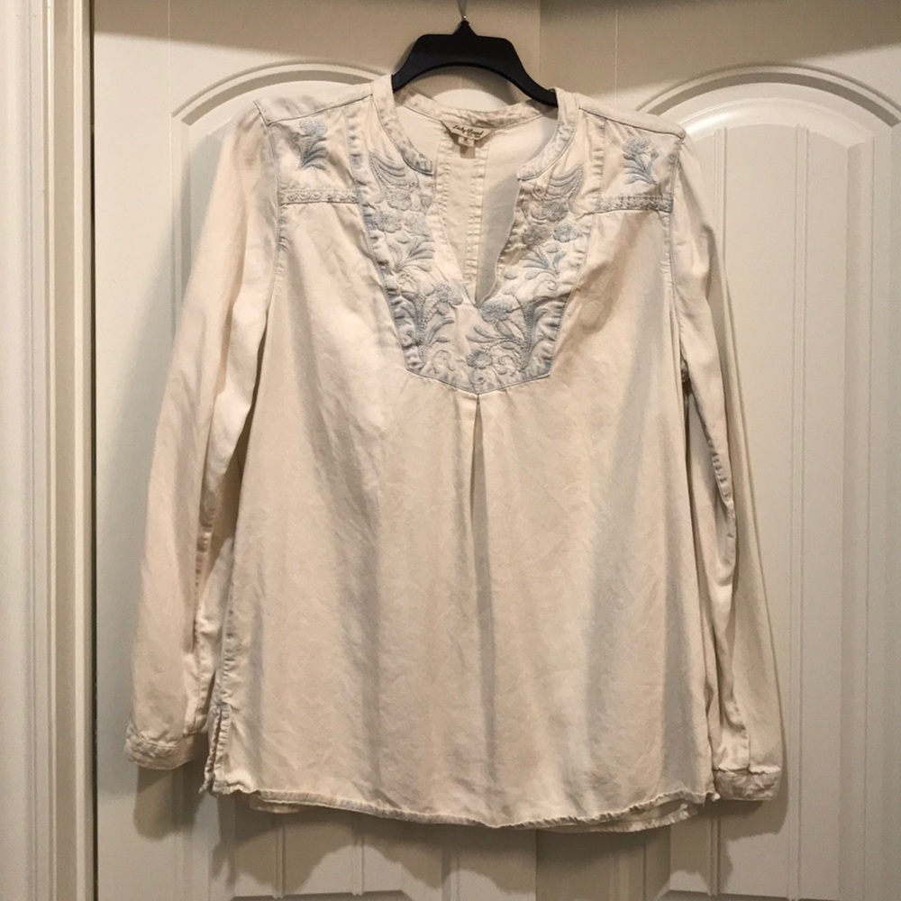 Women’s blouse